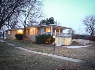 926 Meadow Ln, Junction City, KS 66441