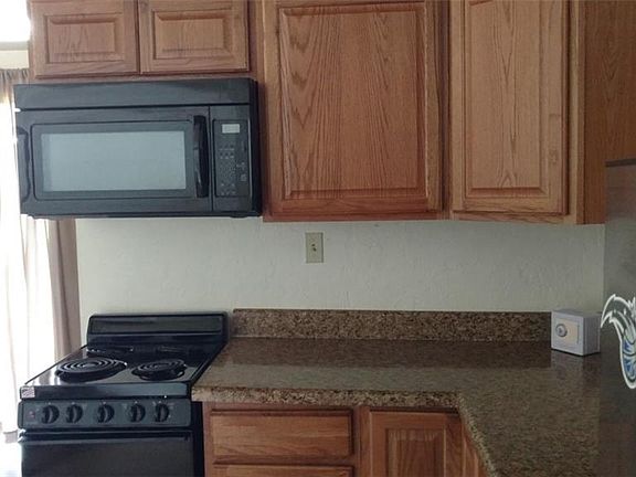 3rd image of 3317 Camelot Dr