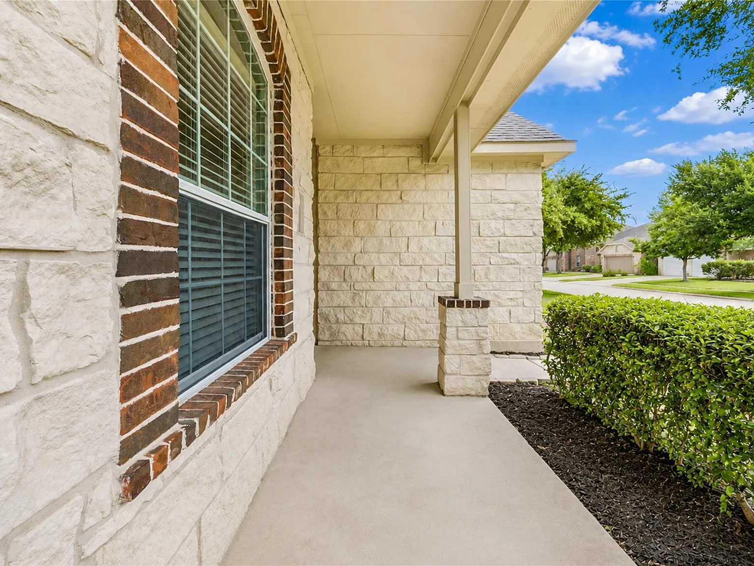 3 bed, 2.0 bath, 1583 sqft, $2,000 — Photo 4