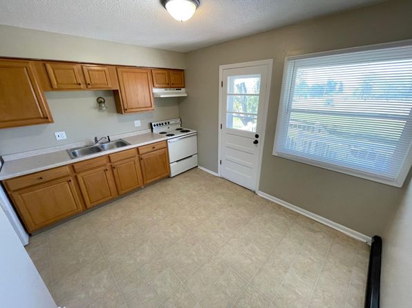 1605 Sunset St #1, Grinnell, IA 50112