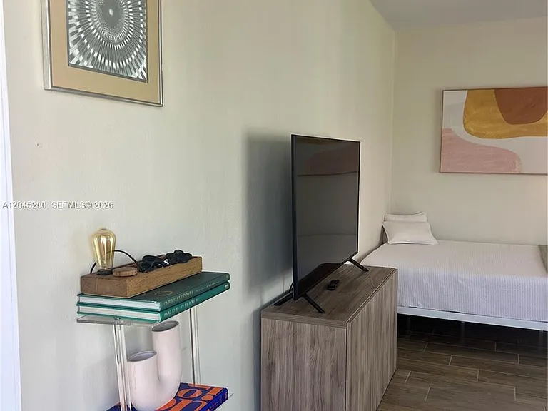 7720 Harding Ave #8 — Photo 4