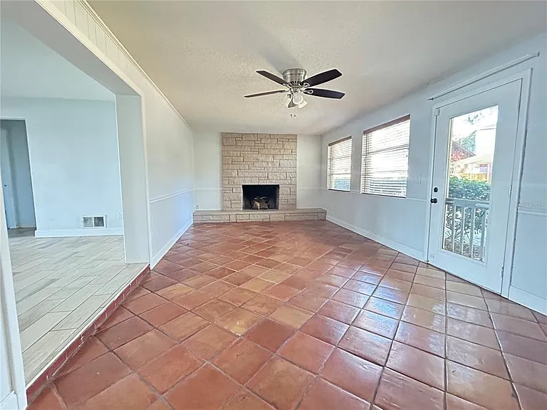 1241 N Lake Elbert Dr NE — Photo 4
