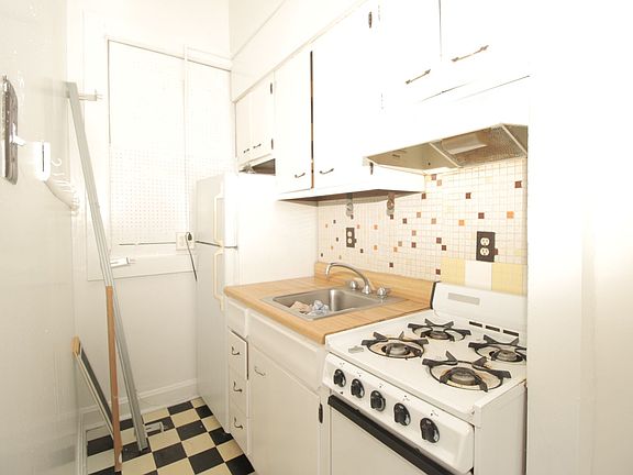 2nd image of 540 W Armitage Ave #2EUNIT-2W