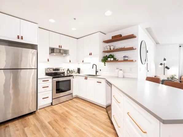 1702 56th St #Penthouse 10, Delta, BC V4L 2P5