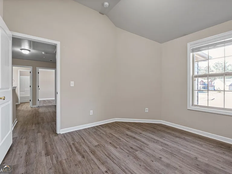 475 Louise Way — Photo 25