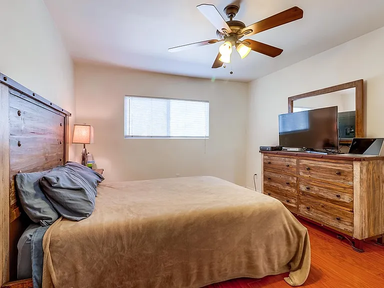 1859 1/2 Grand Ave #1 — Photo 19