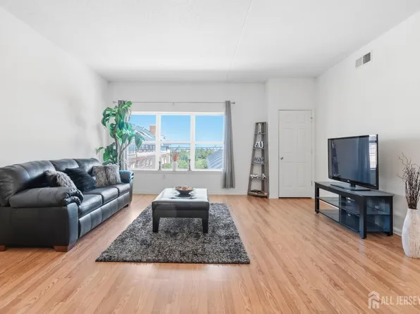 358 Rector St APT 510, Perth Amboy, NJ 08861