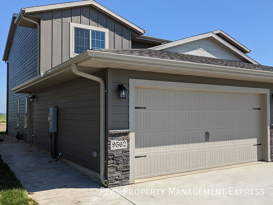 1st image of 9562 W Broek Dr