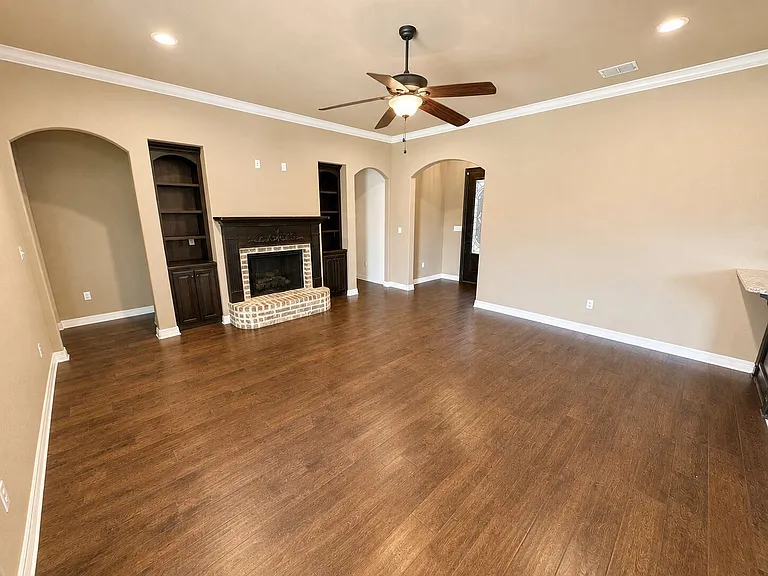 922 Antler Dr — Photo 2