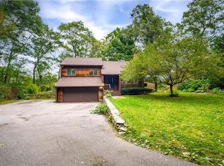 327 North Rd, South Kingstown, RI 02879