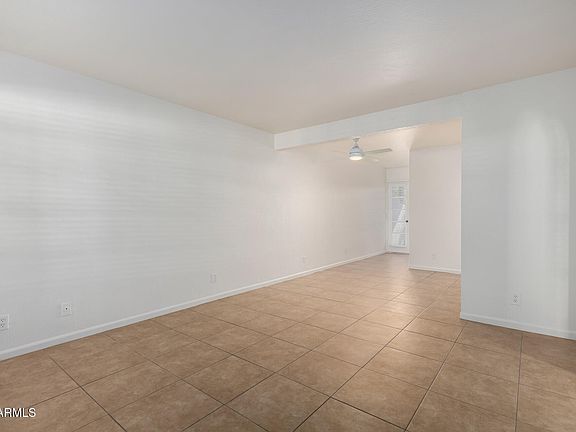 5th image of 1449 E HIGHLAND Avenue #27