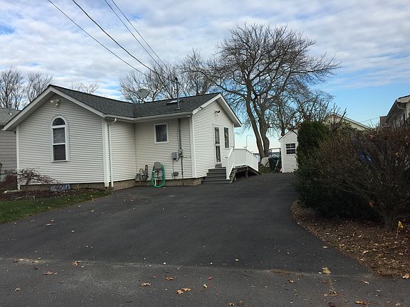 4th image of 101 Namquid Dr