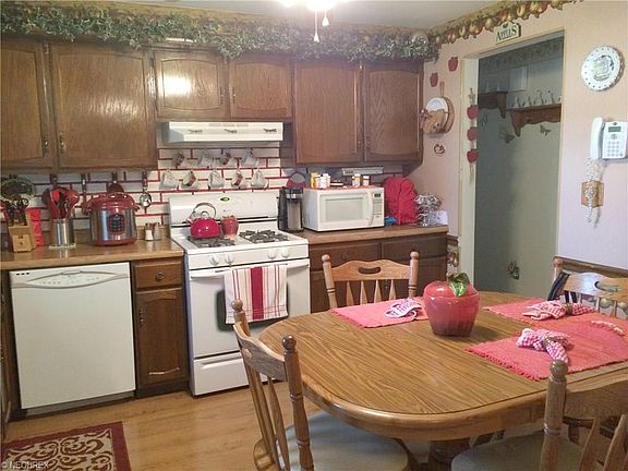 5th image of 3836 Dunbar St