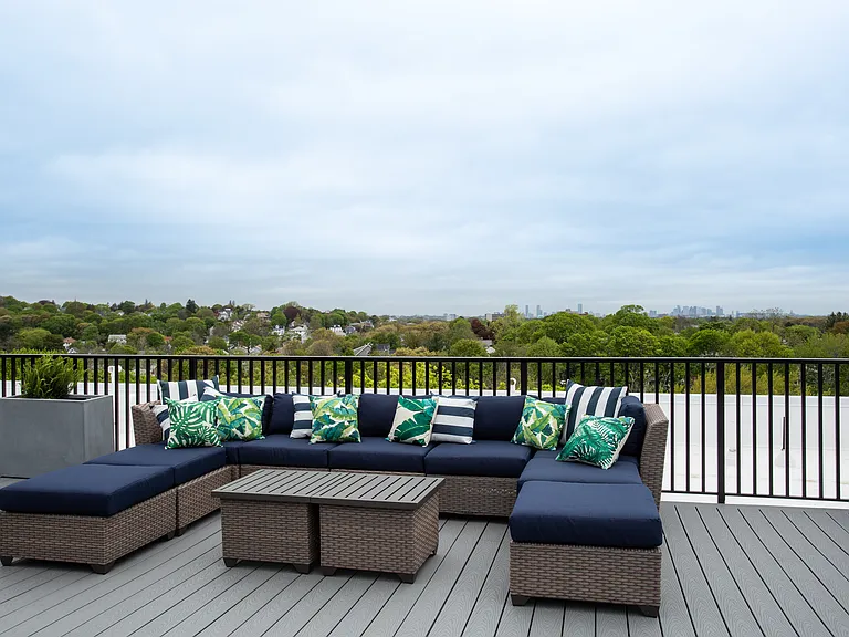 Hillside Residence — Photo 6