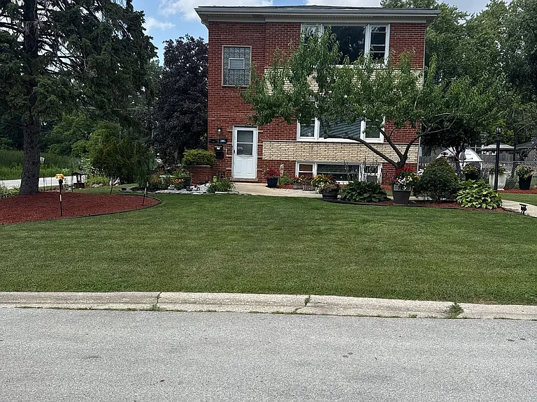 16W780 57th Ct — Photo 2