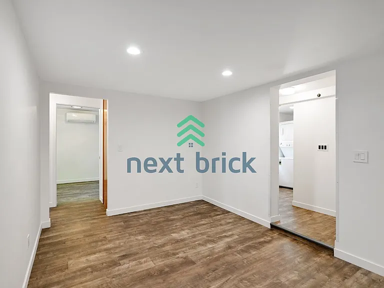 528 NE Serpentine Pl — Photo 7