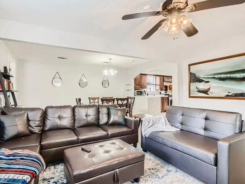 3B/2B- Living Room