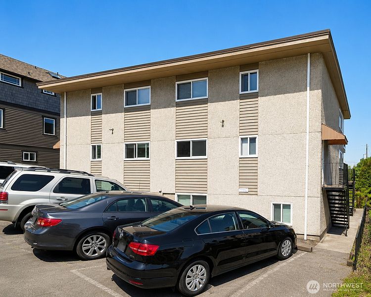 5th image of 2707 W Jameson Street