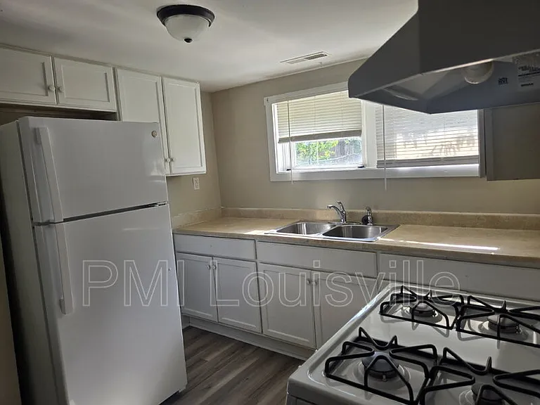 451 N 25th St — Photo 9