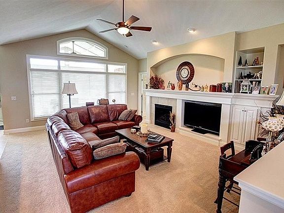 2nd image of 828 Eagle Run Dr