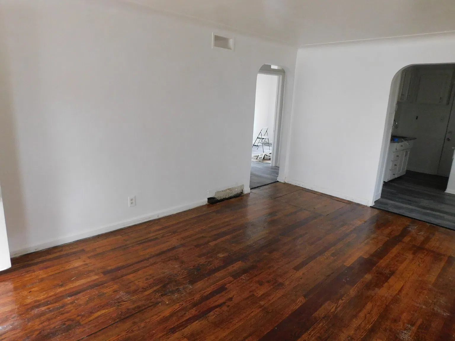 2 bed, 1.0 bath, 800 sqft, $995 — Photo 2