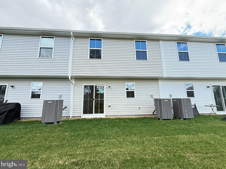 647 Laurelwood Cir — Photo 18