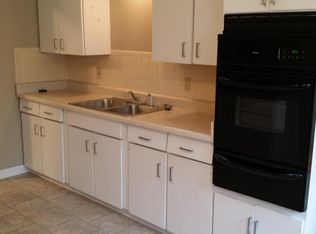 30 Janssen Pl, Kansas City, MO 64109