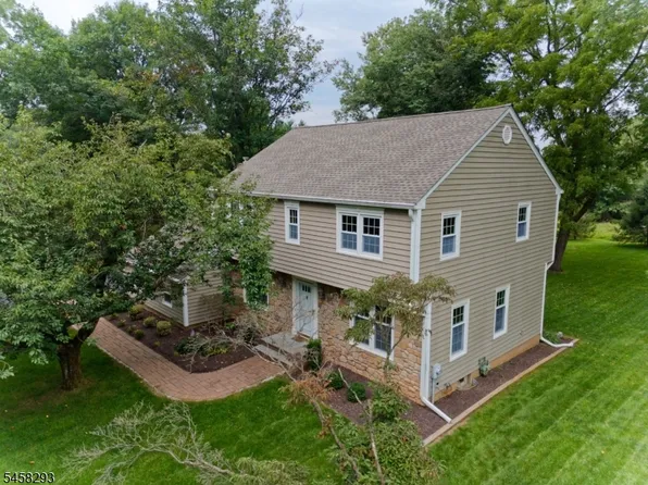 9 Amherst Ct, Clinton Twp., NJ 08801