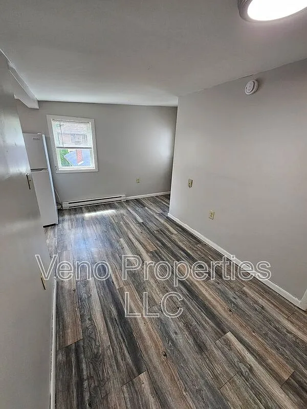 1 bed, 1.0 bath, $950 — Photo 3