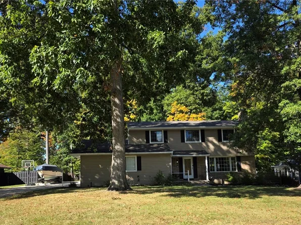 8124 Thornhurst Dr, North Royalton, OH 44133