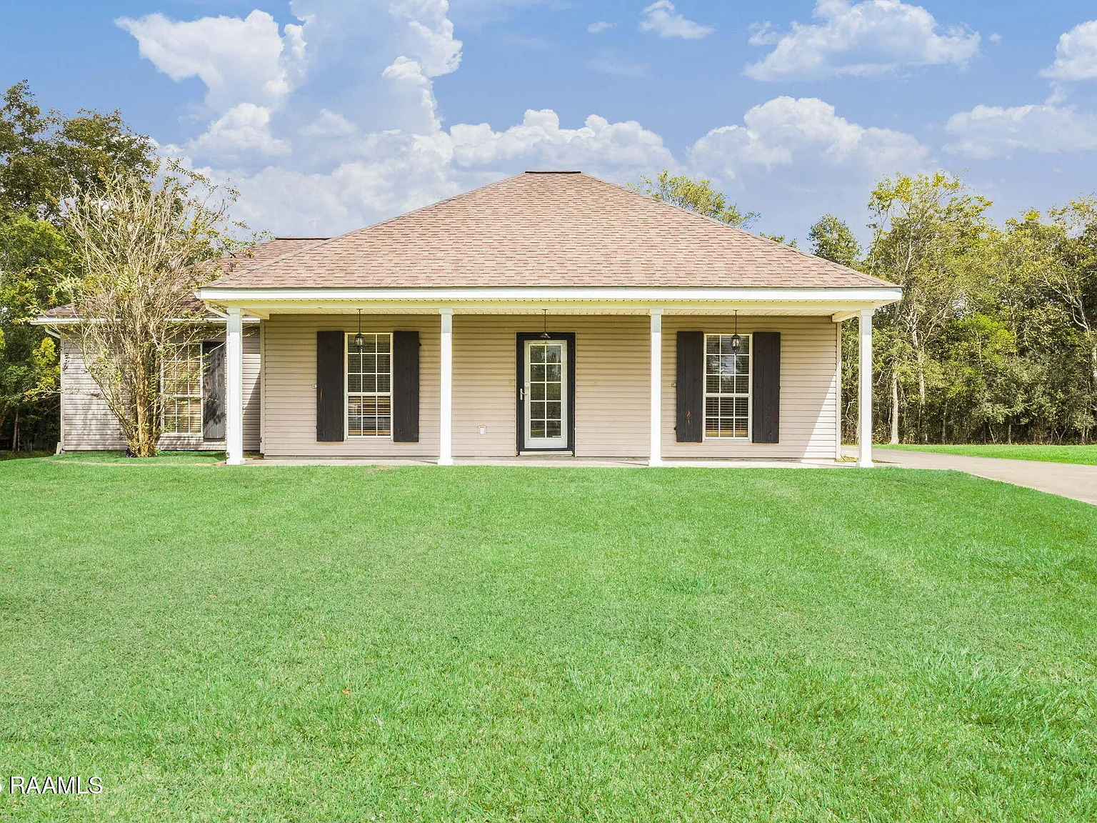 3 bed, 1430 sqft, $2,000 — Photo 1