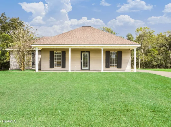 1064 Oleus Champagne Sr Road Rd, Saint Martinville, LA 70582
