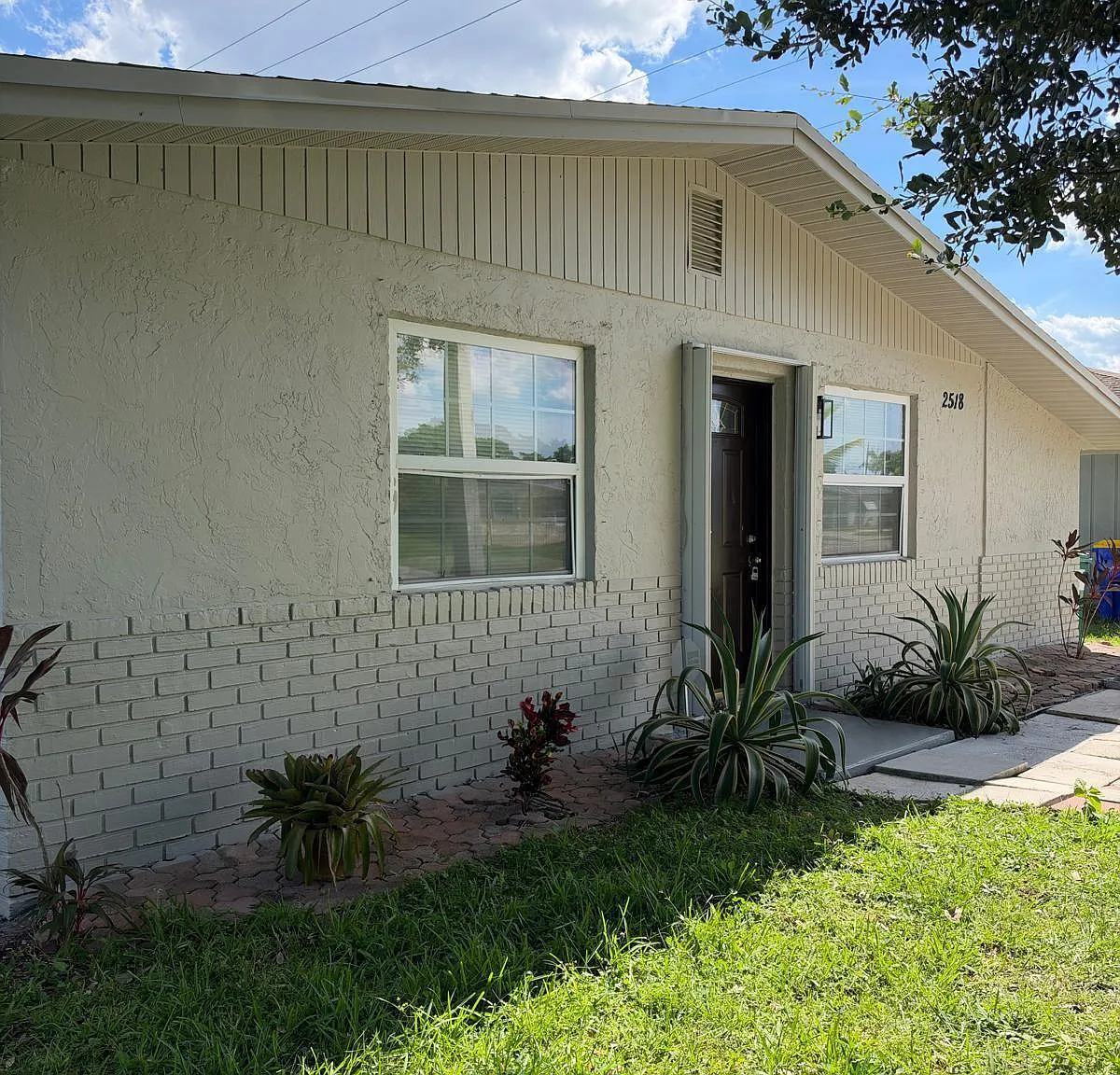 2 bed, 2.0 bath, 1320 sqft, $2,400 — Photo 3
