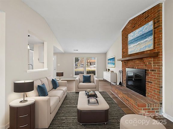 3rd image of 8539 Glenway Ct