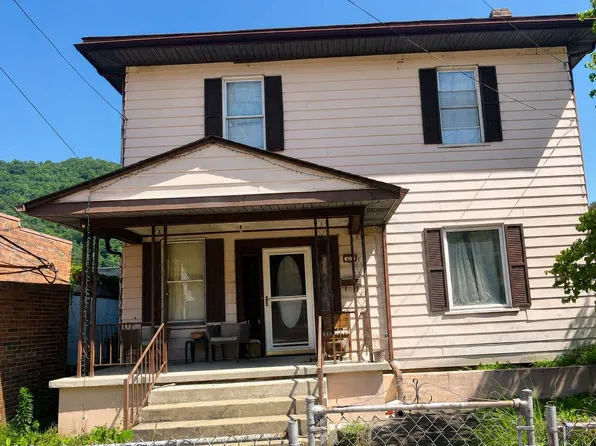 412 4th Ave, Montgomery, WV 25136