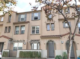 74 Elm Dr, Camarillo, CA 93010