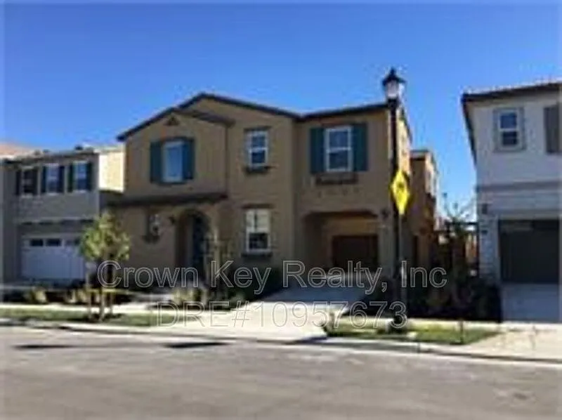 950 S Sophia St photo 1