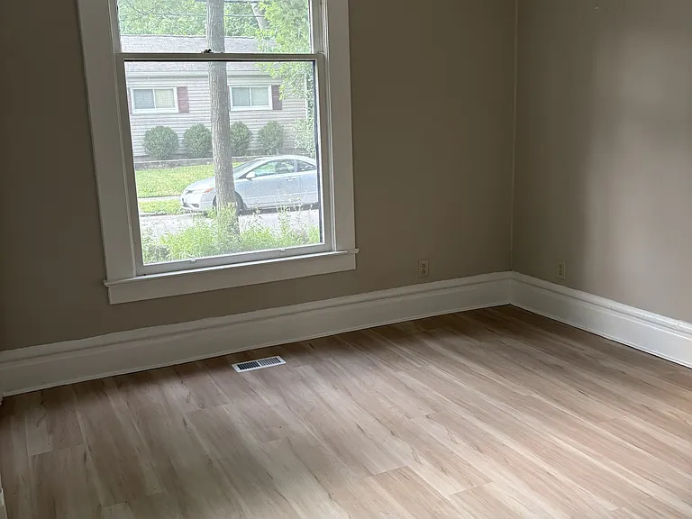 master bedroom, fits a king size bed!