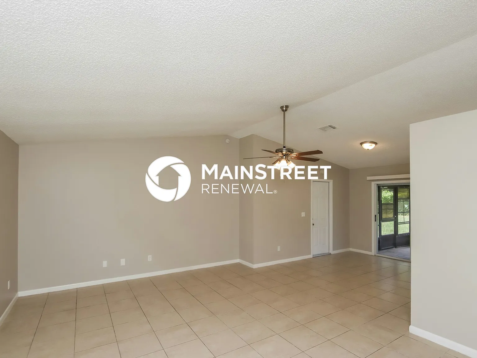 995 Armstrong Rd Se — Photo 4