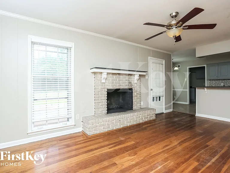 5482 Timmons Ave — Photo 2
