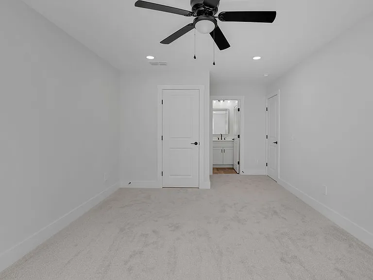 521 S Brady Ave — Photo 33
