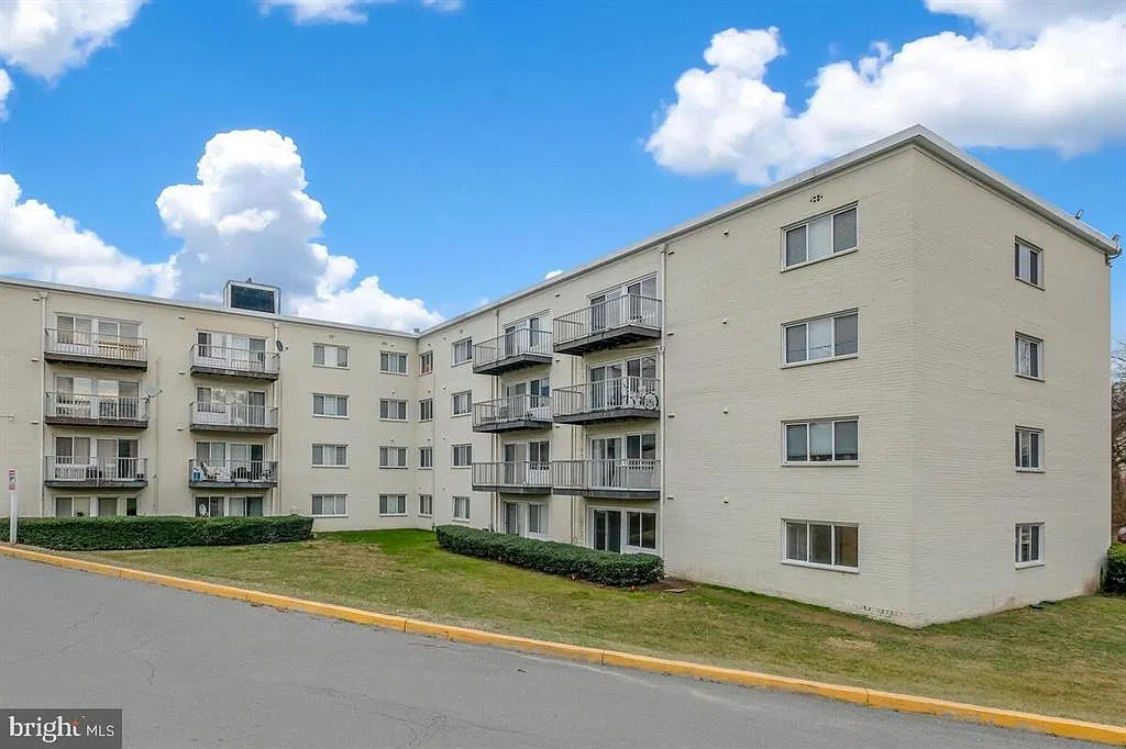 2 bed, 984 sqft, $1,795 — Photo 1