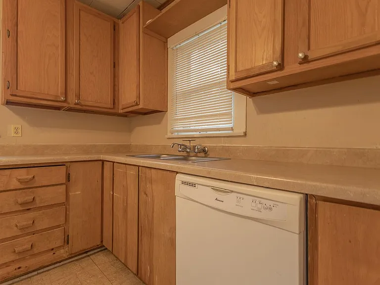 2716 Morrow Ave — Photo 8