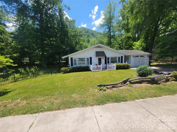 221 Moody Farm Rd, Maggie Valley, NC 28751