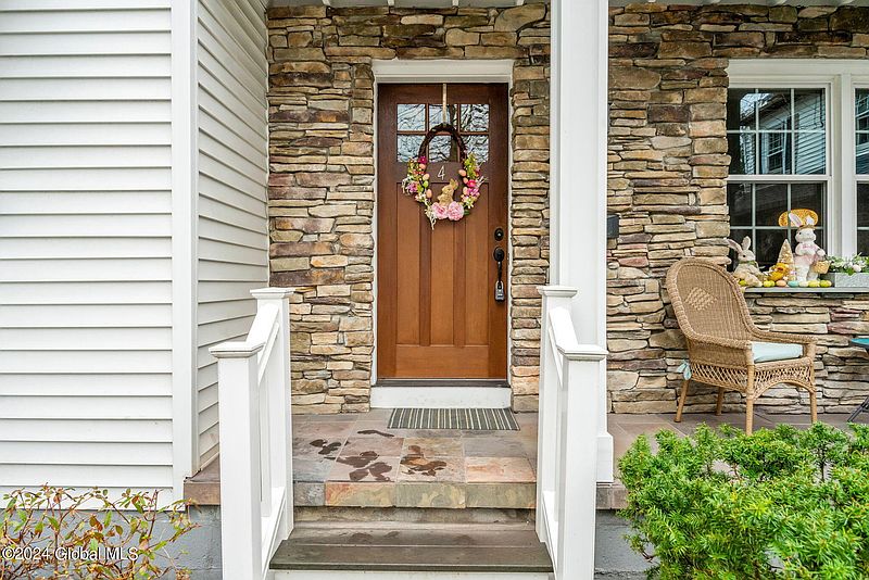 4th image of 11 Cottage Street APT 4