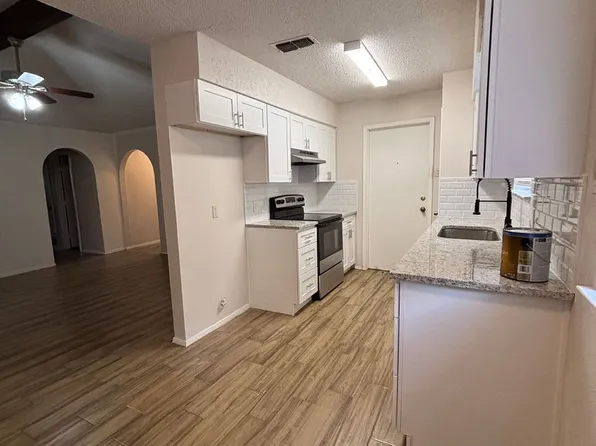 912 Vaughn Dr, Burleson, TX 76028
