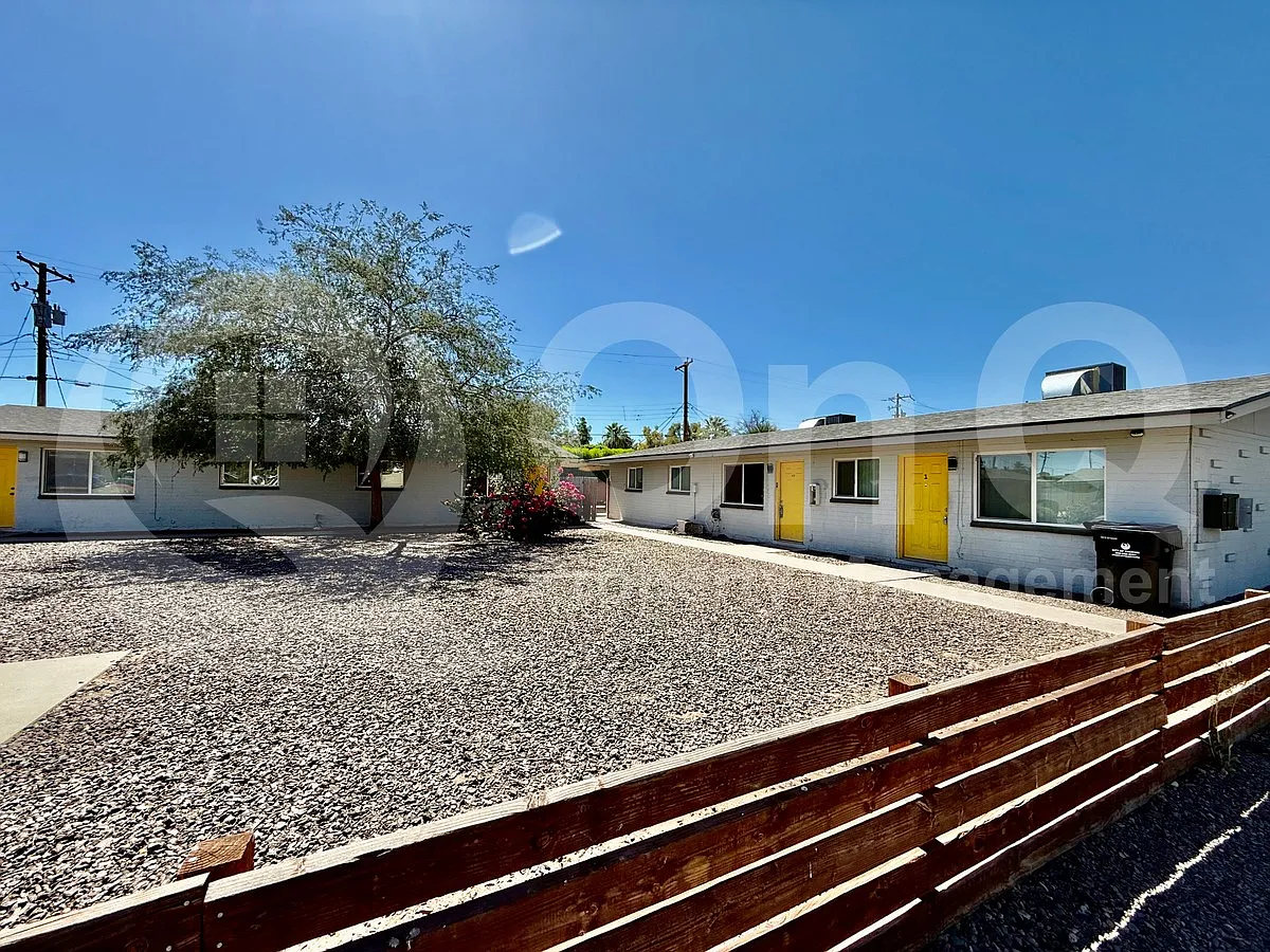 3 bed, 2.0 bath, 1024 sqft, $1,399 — Photo 3