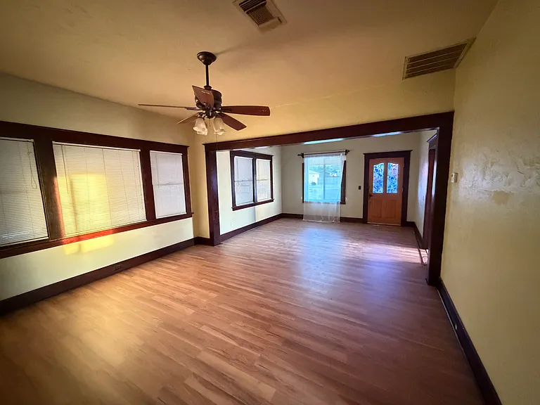 400 E Grangeville Blvd — Photo 6