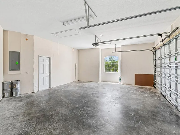 37 Greenpark Blvd — Photo 51