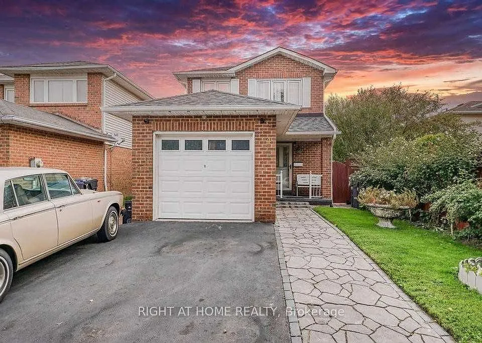 4 Sunshade Pl